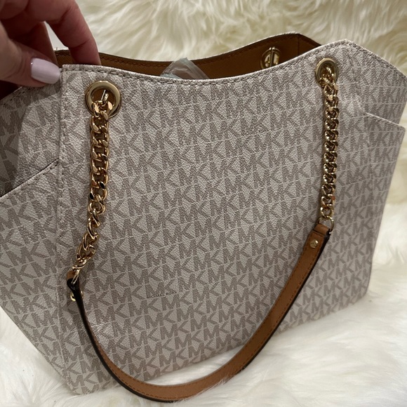 Michael Kors purse. - Picture 5 of 5